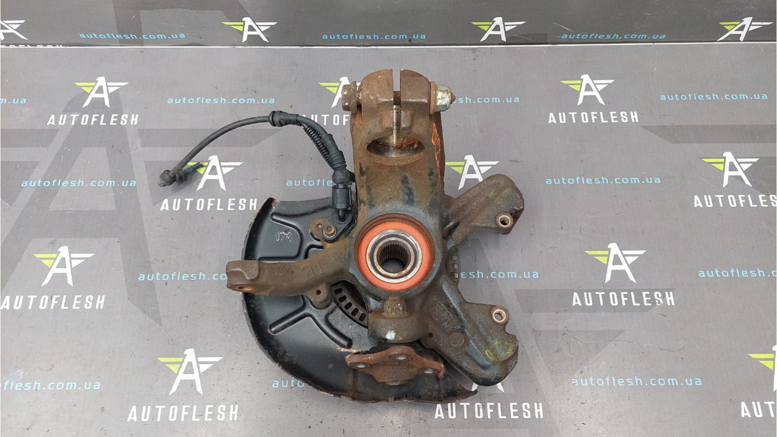 Цапфа в сборе/ кулак поворотный передний левый 1J0407255N Audi Seat Skoda Volkswagen бу